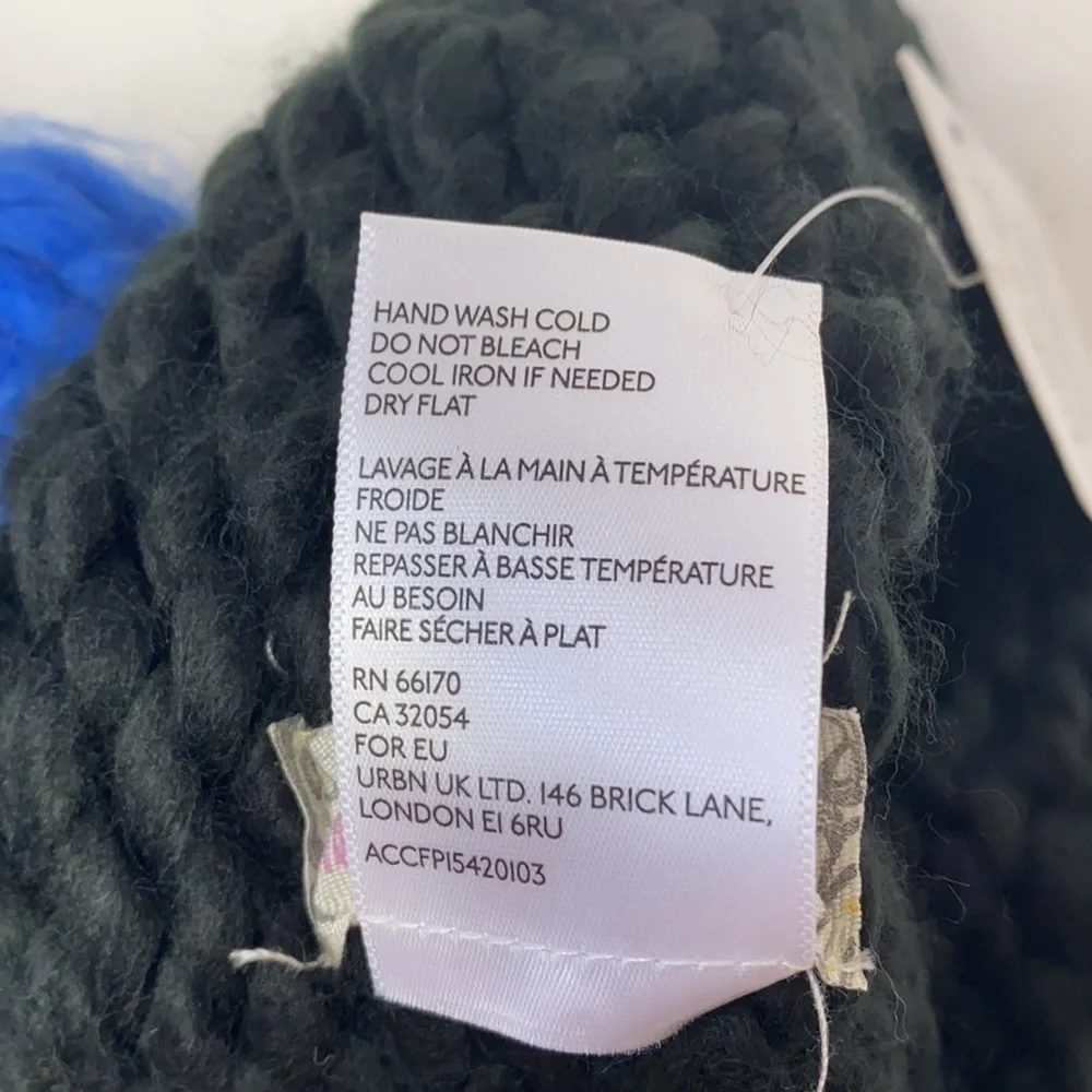 Free People Cozy Up Pom Beanie blue black NWT